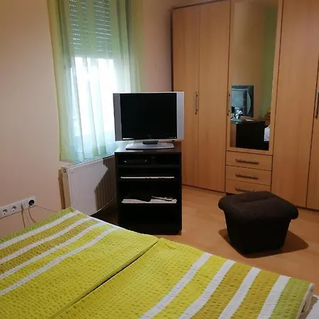Apartment Nikola Udvari Medence *